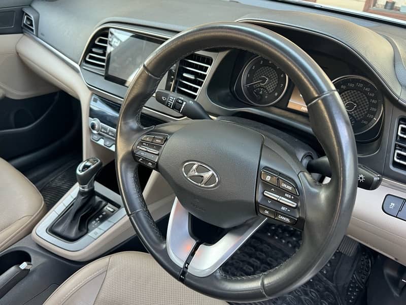 Hyundai Elantra 2022 8