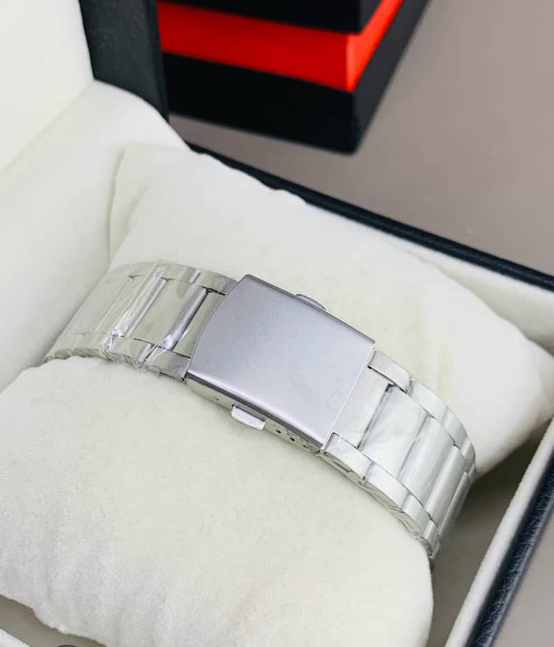 Caliber Men’s Watch Stylish and durable design Perfect for fashion 4