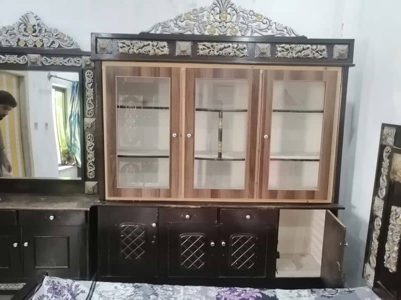 bed  shocase & Mirror are for sale 2