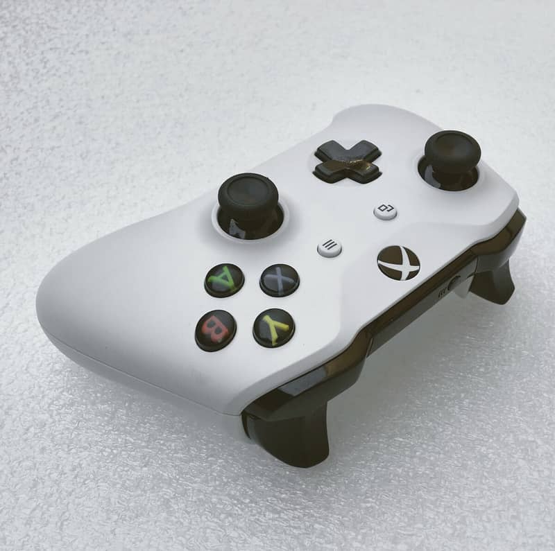 Xbox One S Controller 2