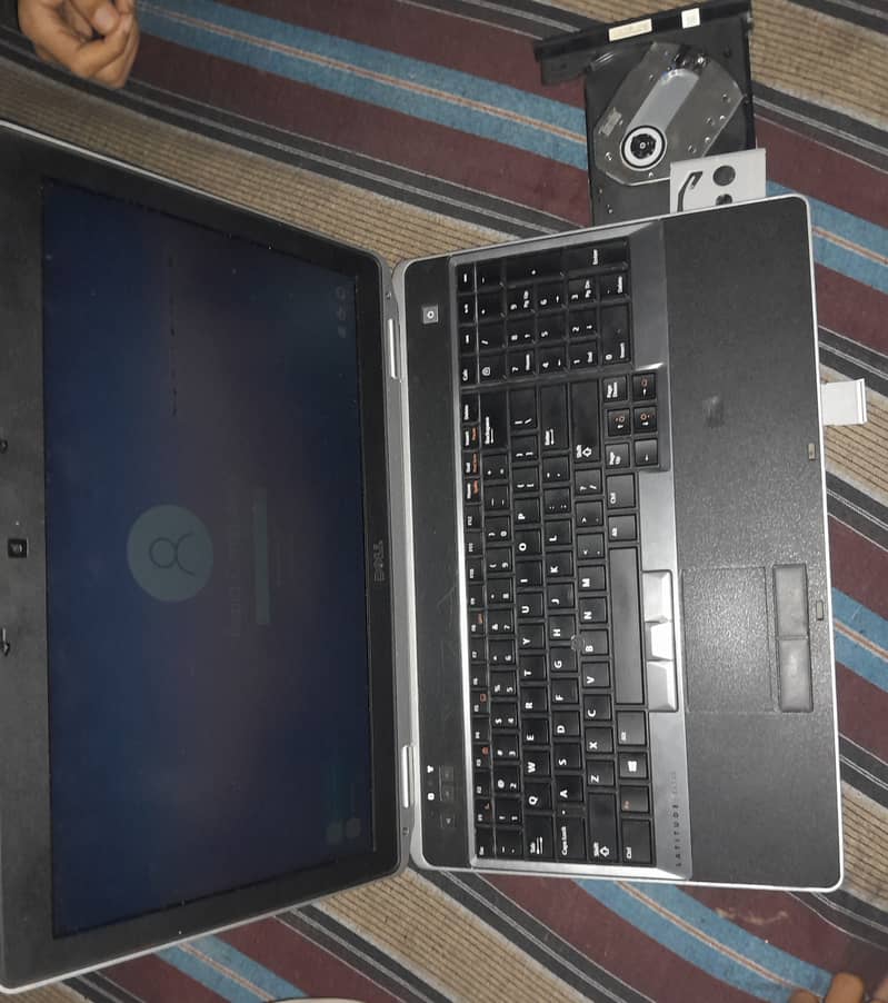 Dell LATITUDE E6530 1