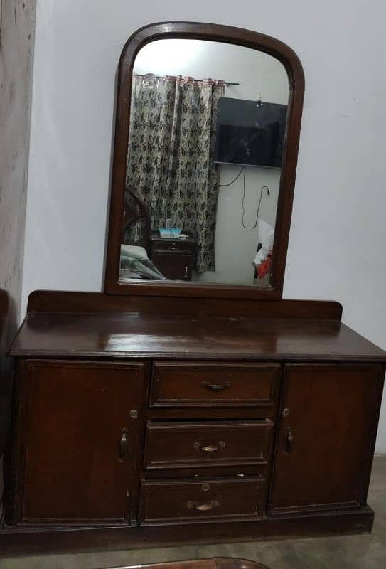 Dressing Table With Large Mirror 0