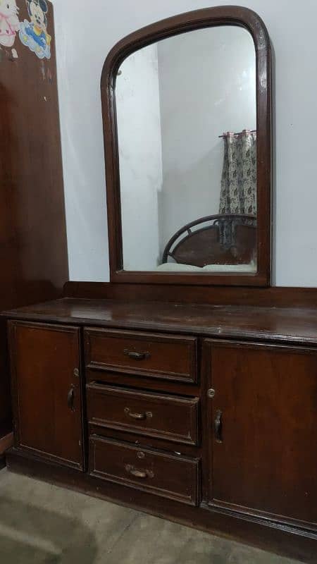 Dressing Table With Large Mirror 1