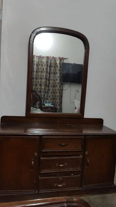 Dressing Table With Large Mirror 2