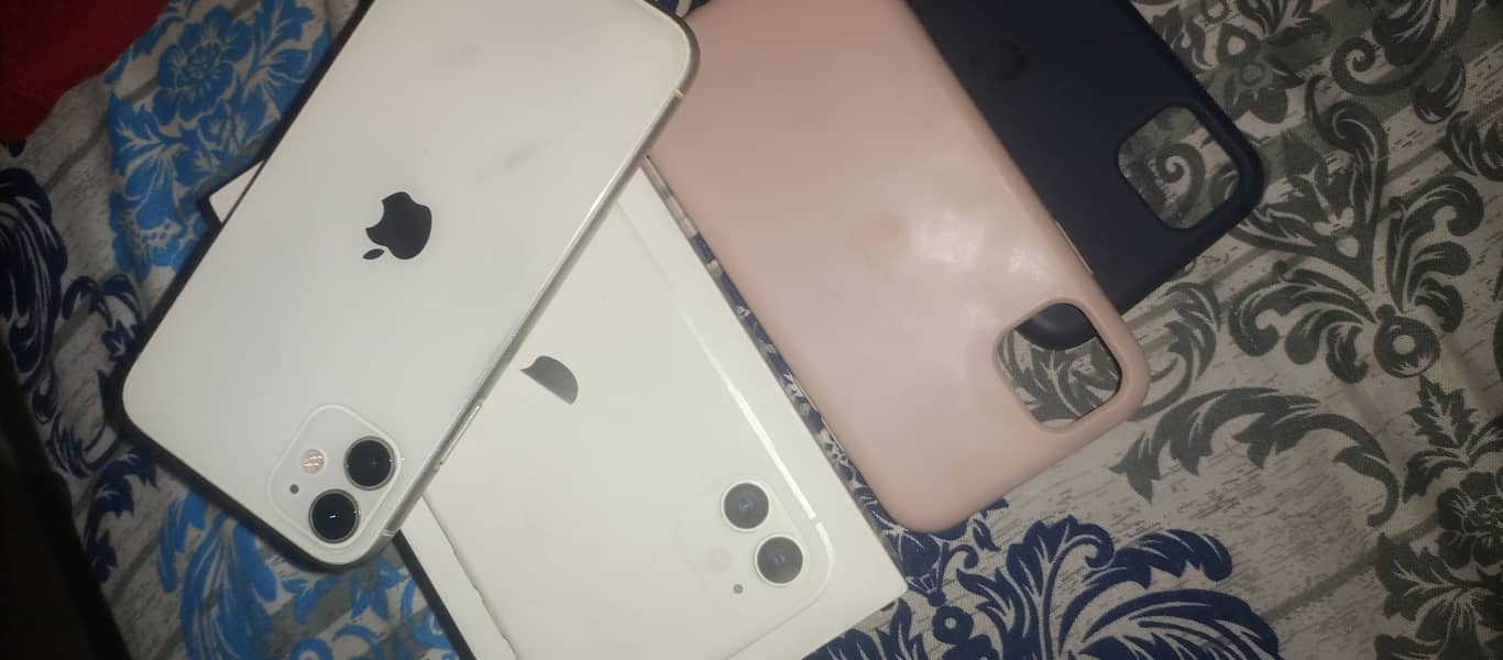 iPhone 11 Pta approved Totally geniun full box 0