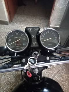 suzuki 150 black in good condition