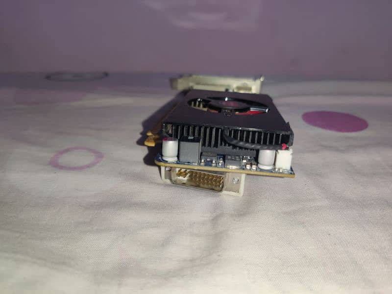 AMD Radeon HD 7570 1GB graphics card 3