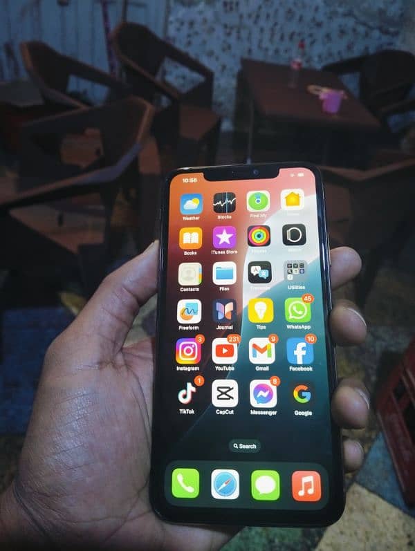 I Phone 11 pro nax 7