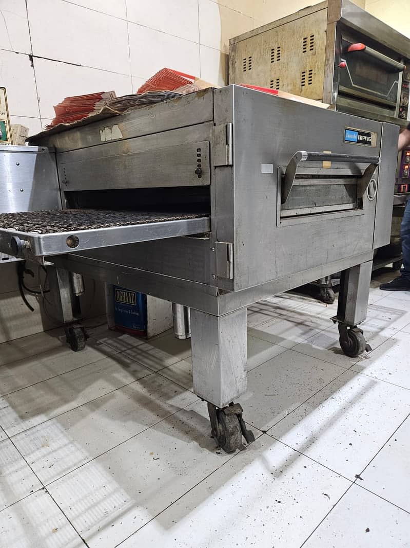 Lincolnimpimg conveyor belt pizza oven size 32" 2