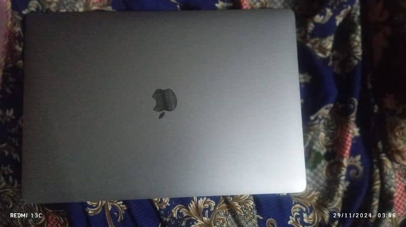 Apple MacBook Pro core i9 32)512 GB storage 2