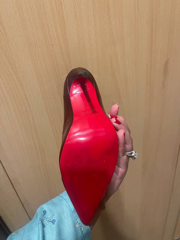 new and used shoes for sale branded 4