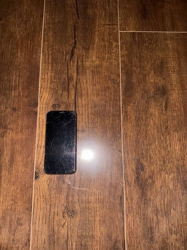 IPhone 11 Pro gold 64gb with box non pta 1