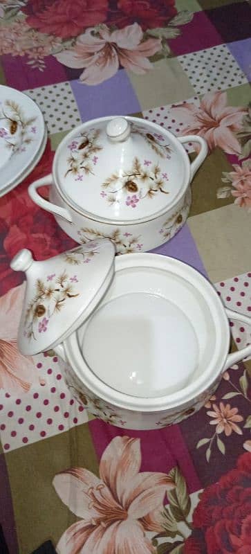 45 piece of White marble dinner set 3