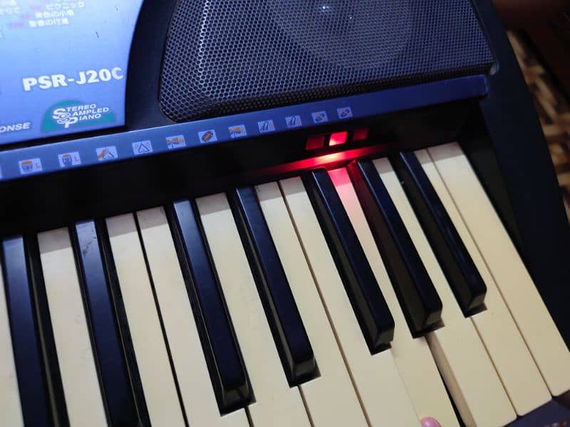 Yamaha PSR J20C with free Bag 1