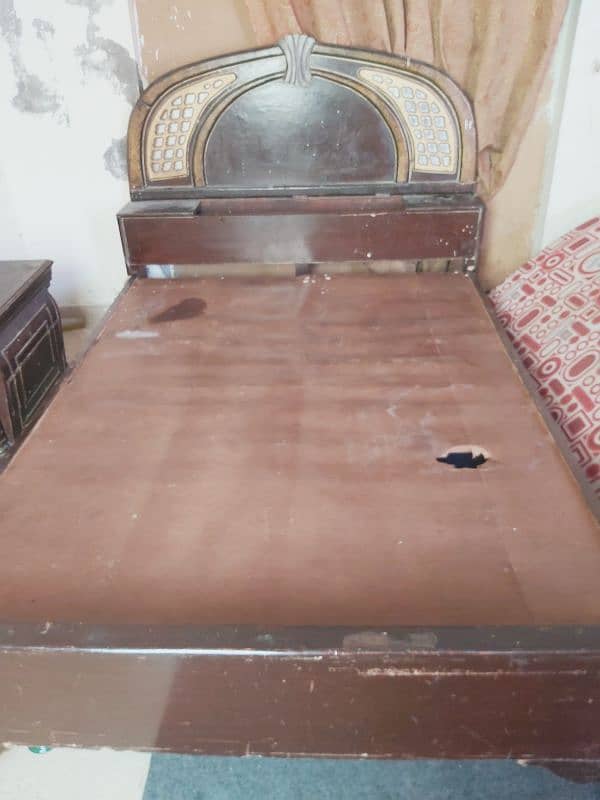 Queen size double bed with mattress 3