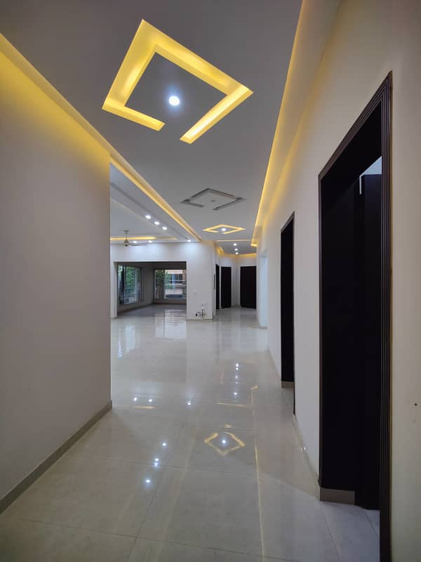 Beautiful Kanal Designer House For Rent 15