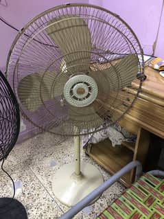 2 Table fan For sale