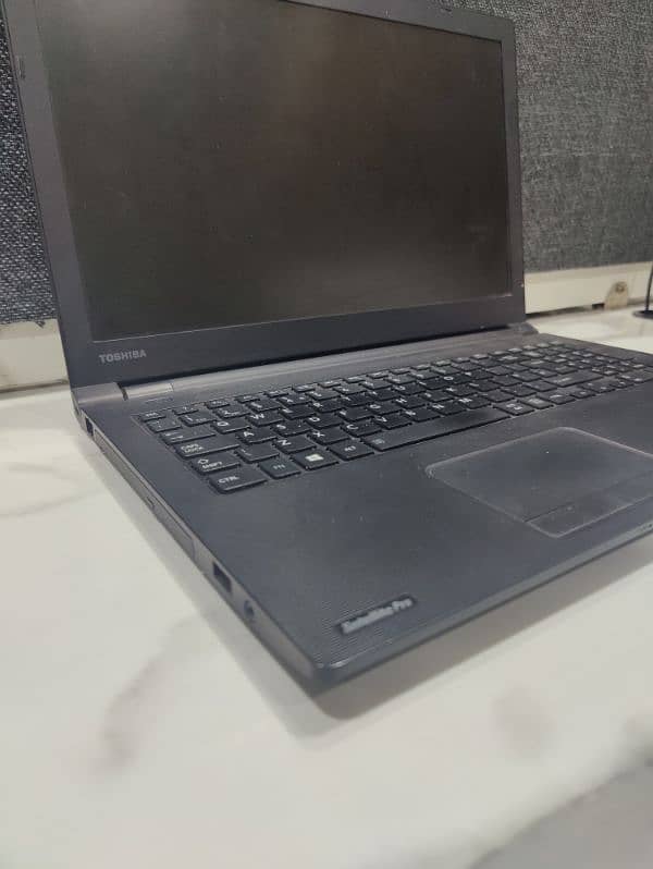 Toshiba laptop i3 5th generation 10/10 condition 3