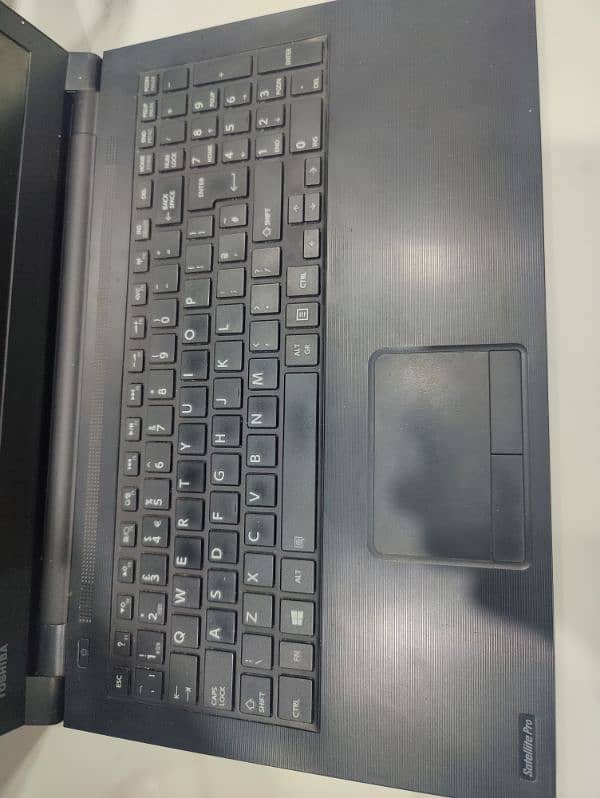 Toshiba laptop i3 5th generation 10/10 condition 5