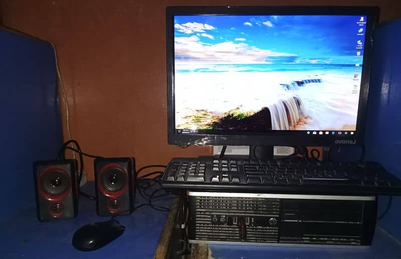 Computer Setup with Desktop,LED,Keyboard,Mouse and Speaker 0