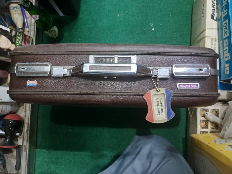 American tourister briefcase slightly used 3