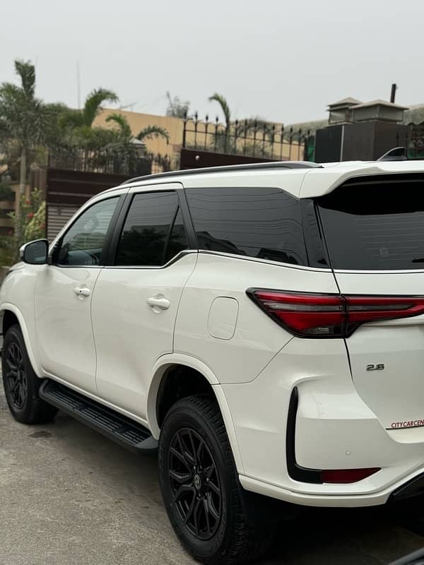 Toyota Fortuner 2023 3