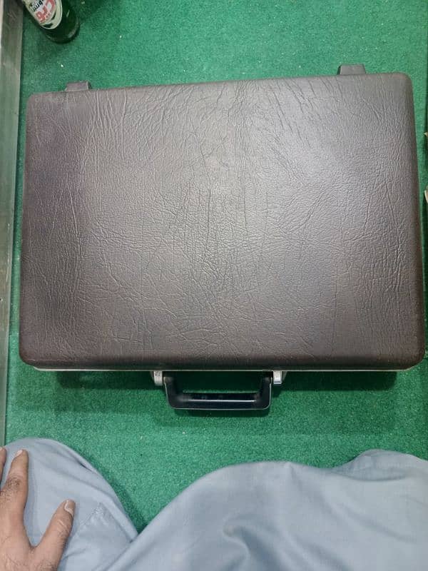 Samsonite briefcase slightly used 0