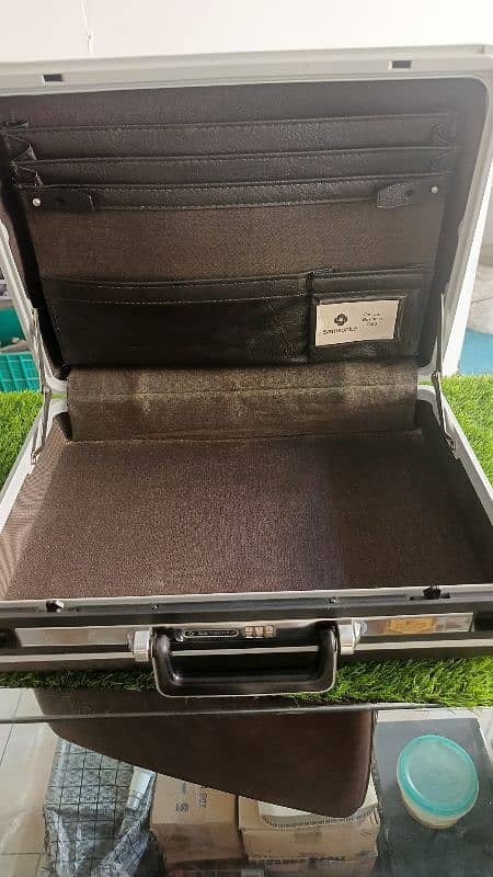 Samsonite briefcase slightly used 3