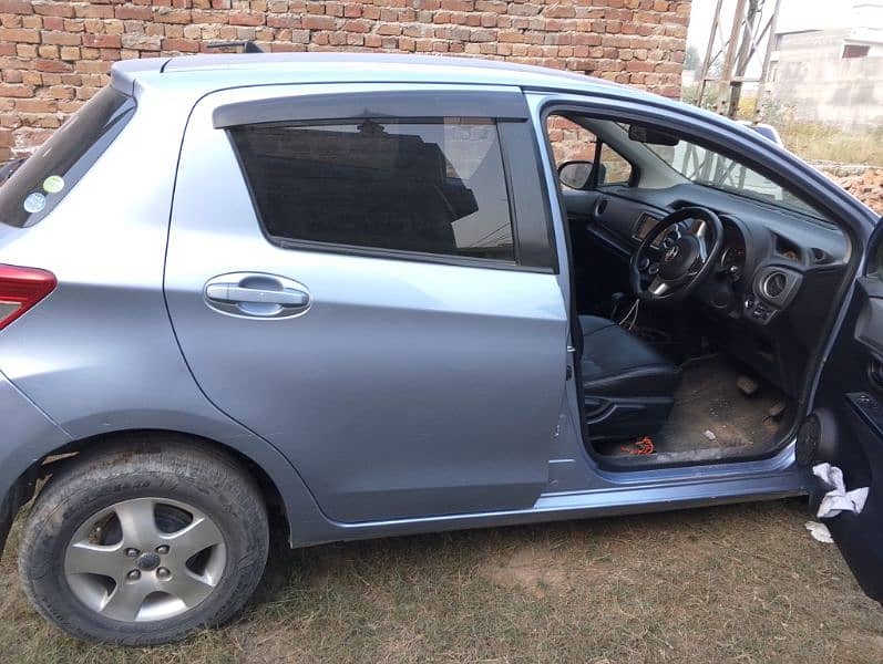 Toyota Vitz 2013/2016 6