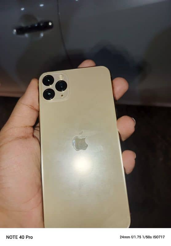 iphone 11 pro Max Gold Colour 1