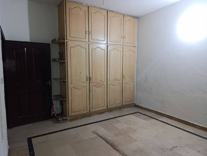 Room available for single female Ali park Airport road near 1