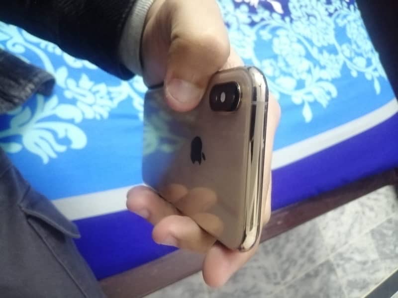 IPhone XS Gold Colour ; Non PTA ;64 GB ; Battery Health 77% ; All Ok 1