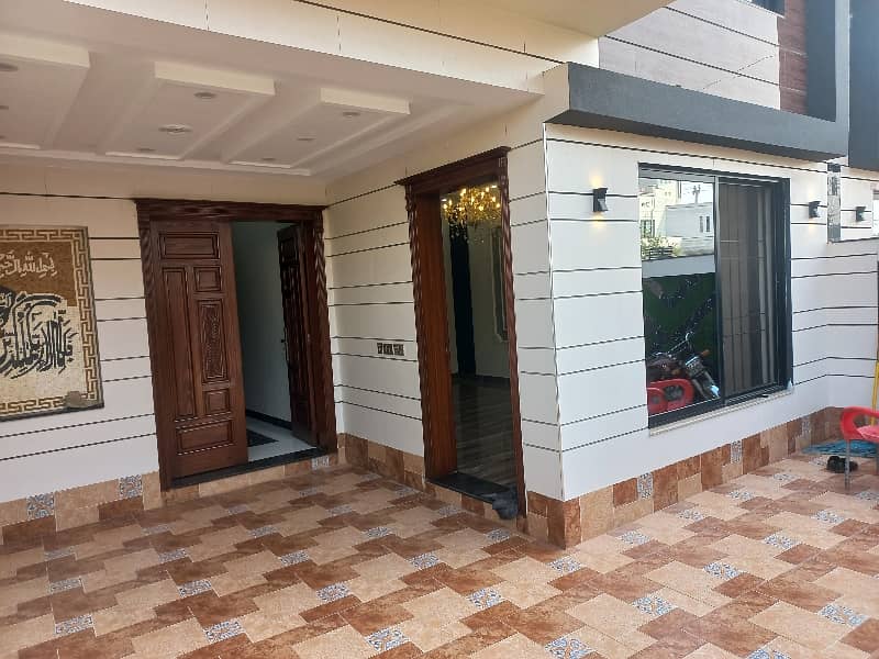 10 marla luxury house for sale at investor price 27