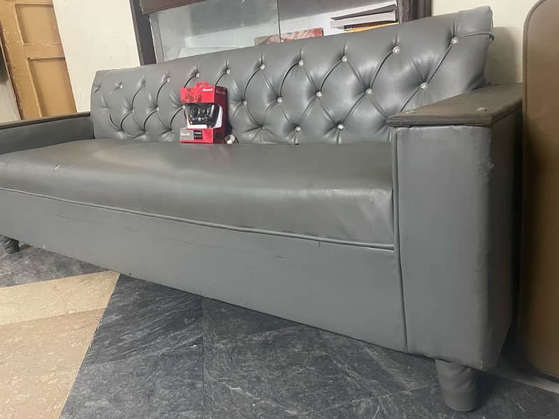 3+4 seat sofa good condition, good design 2