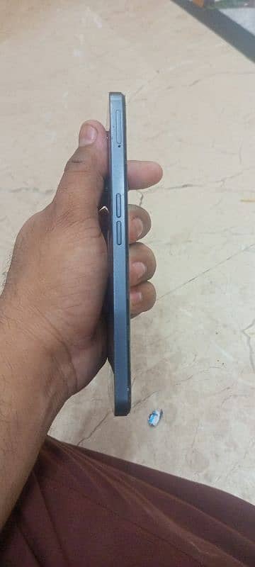 Narzo 50a Realme 4/128 set bilkul ok hai Dabba bhi hai 8