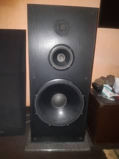 Infinity SM 150  speakers 15" woofer 30to300 watt perfect condition