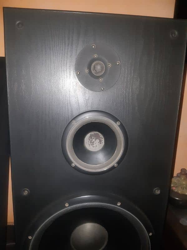 Infinity SM 150  speakers 15" woofer 30to300 watt perfect condition 1