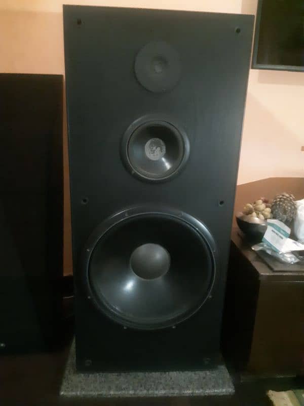 Infinity SM 150  speakers 15" woofer 30to300 watt perfect condition 2