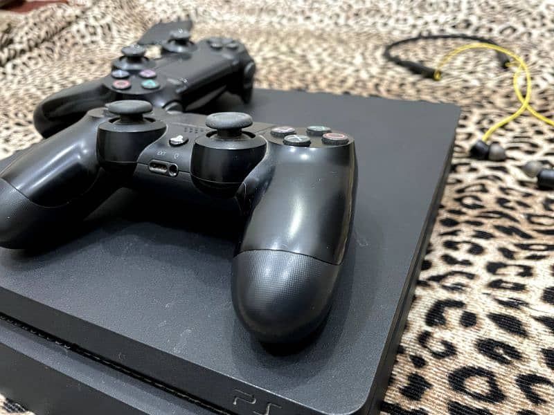 PS4 Slim 500GB With Two Controllers and Four Games 17