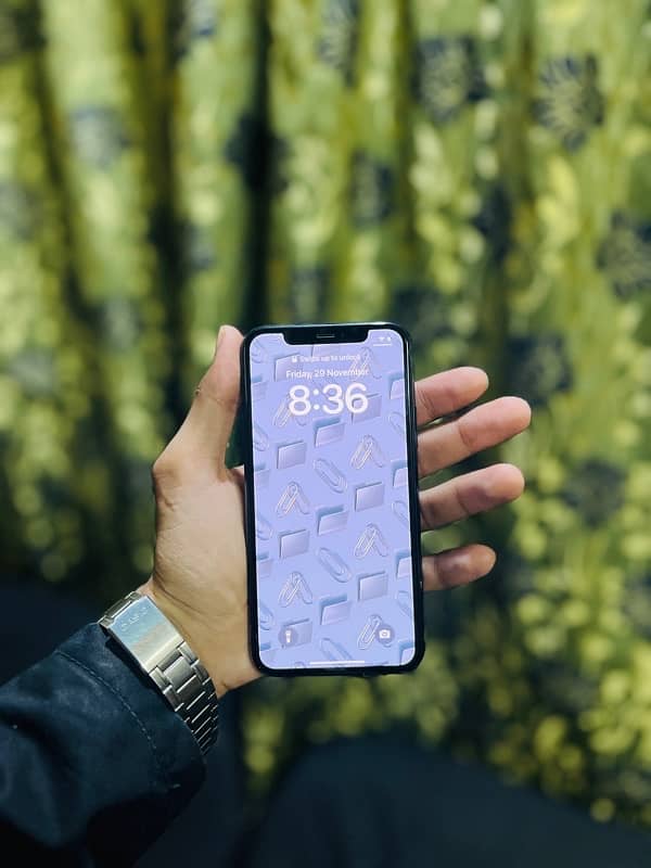 Iphone 11 pro waterpack/Airtight non active 4 months sim available 3