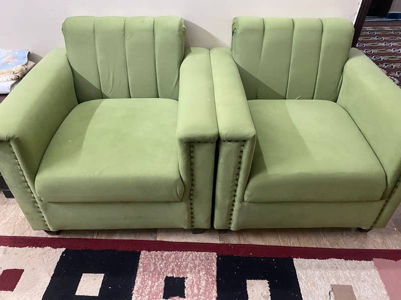 5 seater sofa set almost new foam and cusions 3