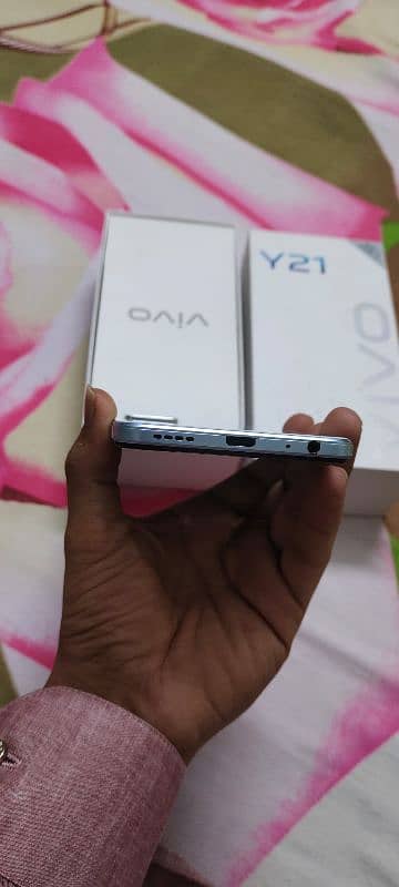 vivo y 21  pack sth Hy condition 10 by 10 jab say Liya Hy use nhi kiya 4