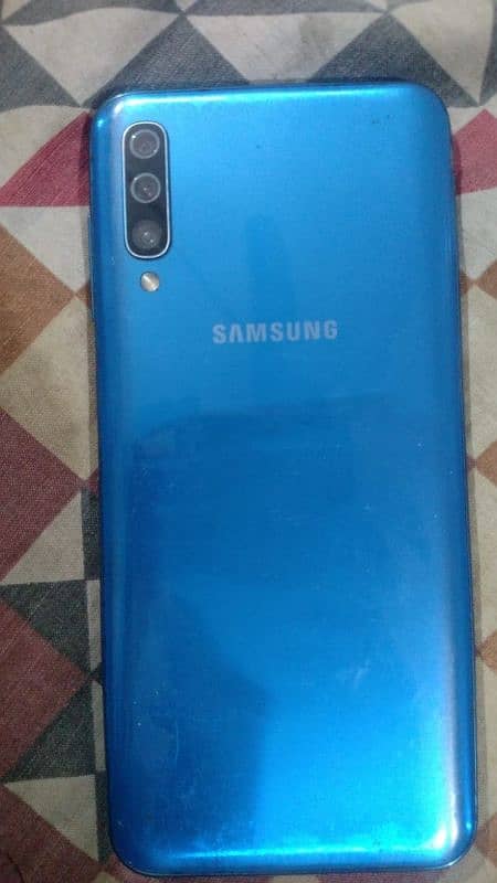 Samsung a50 1