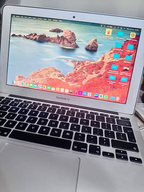 Apple Macbook Air 2015 11 inch Display 2