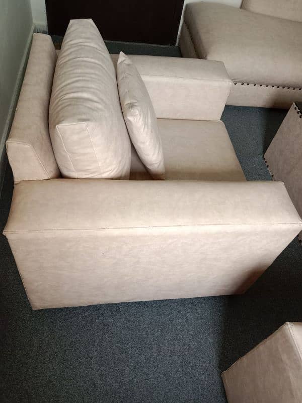 5 seater , couch, centre table in excellent condition (03216964855) 4