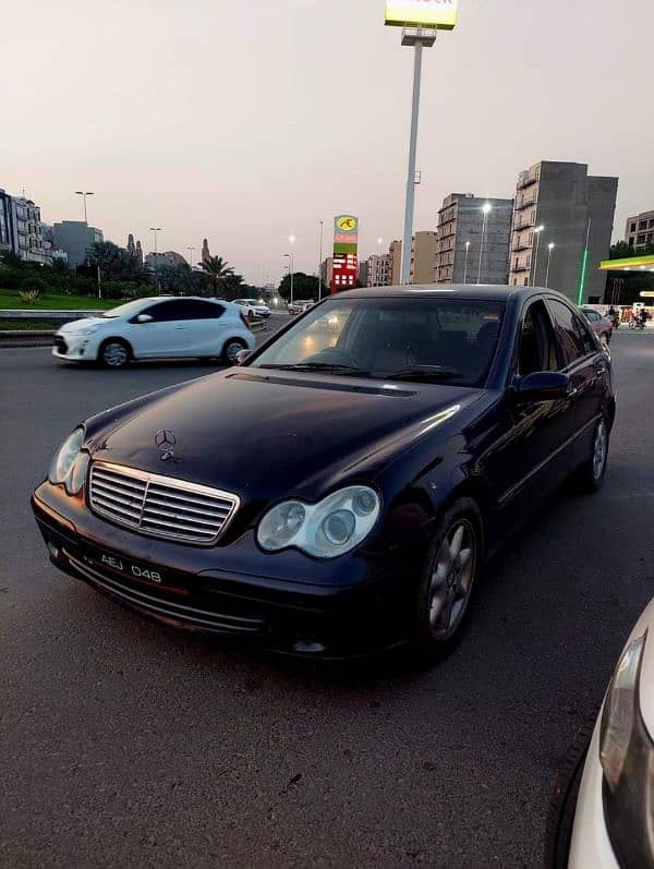 Mercedes Benz C-240 1