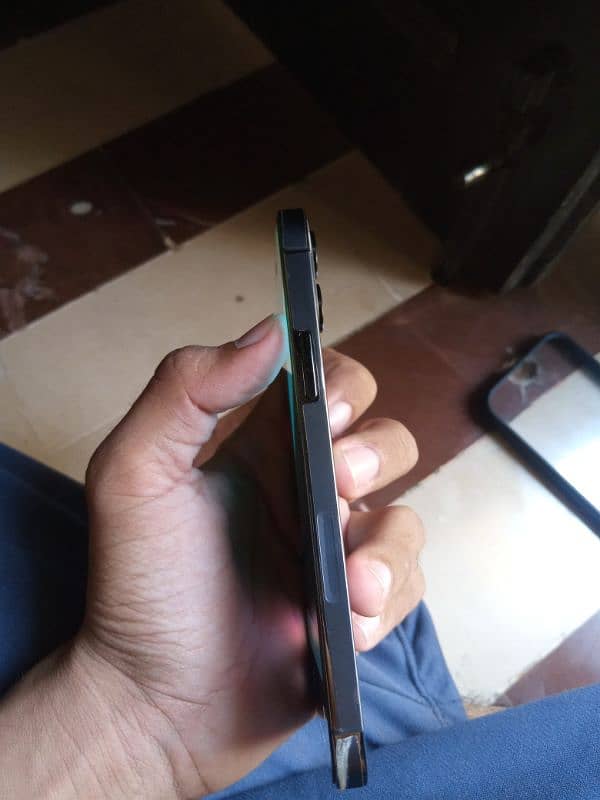 Iphone 12 pro 128gb 10/10 condition Jv . 1