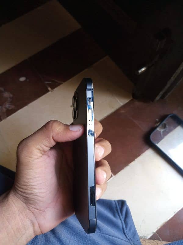 Iphone 12 pro 128gb 10/10 condition Jv . 3