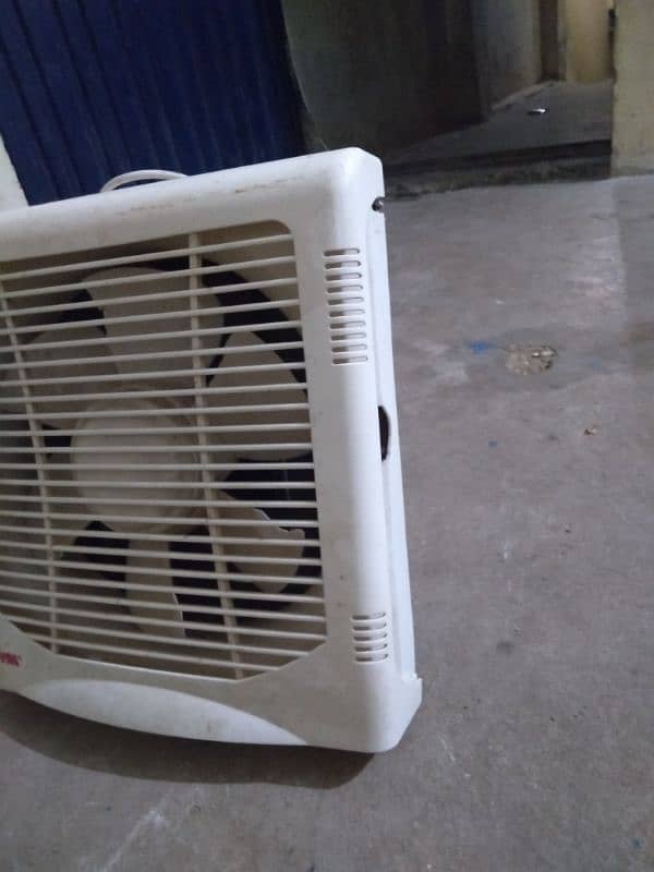 one exhaust AC room Wala fan 10/10 condition 2 month only used 2