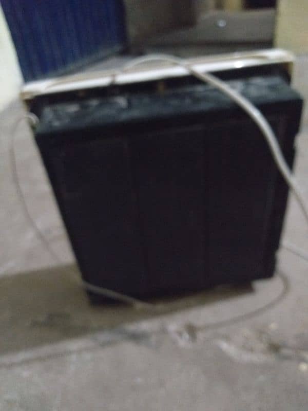 one exhaust AC room Wala fan 10/10 condition 2 month only used 3